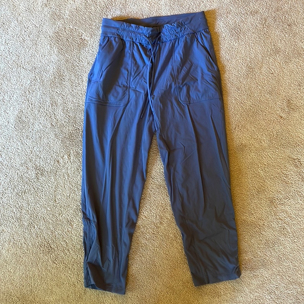 Lululemon Beyond the studio jogger crop